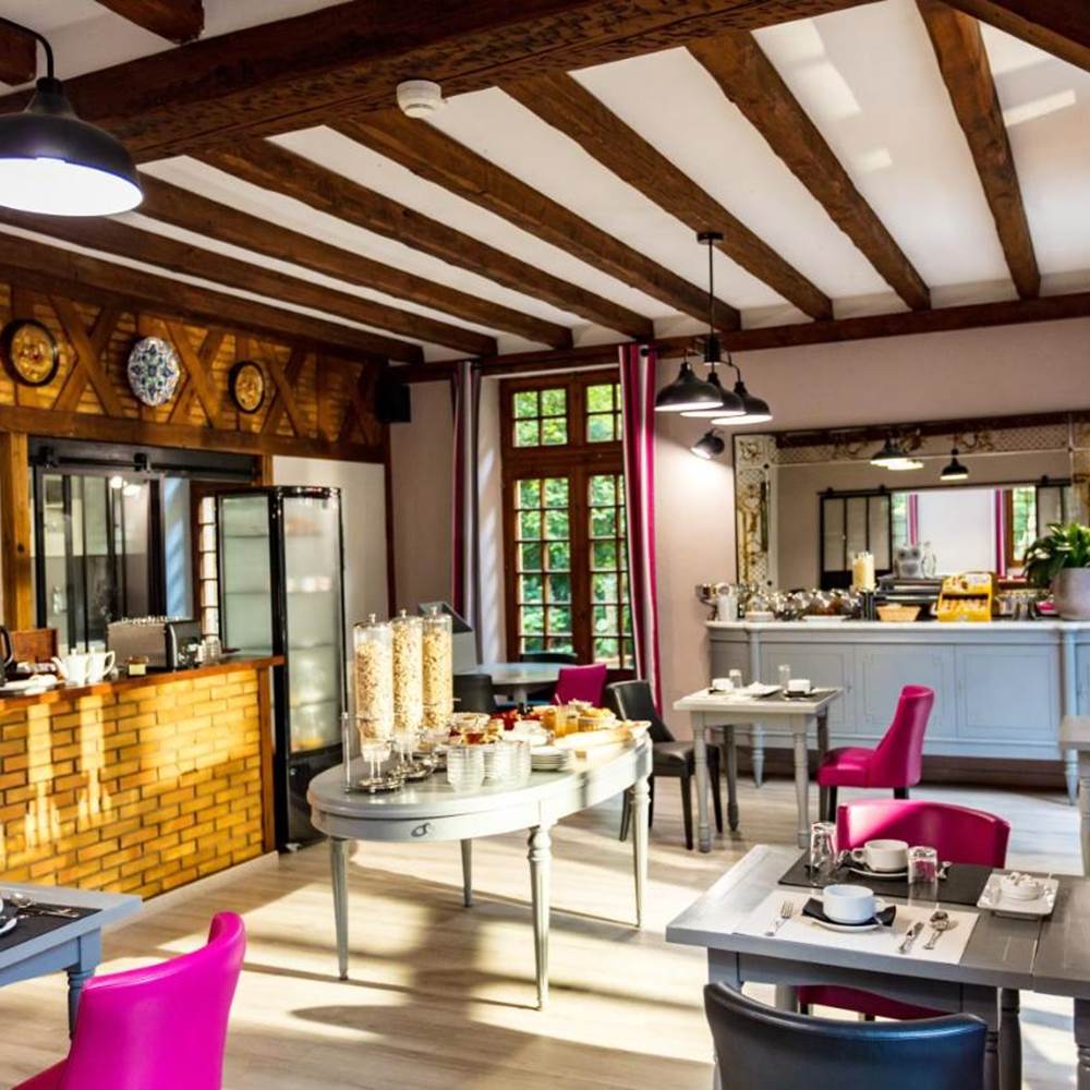 Hostellerie du grand duc salle de petit dej 1-gallery