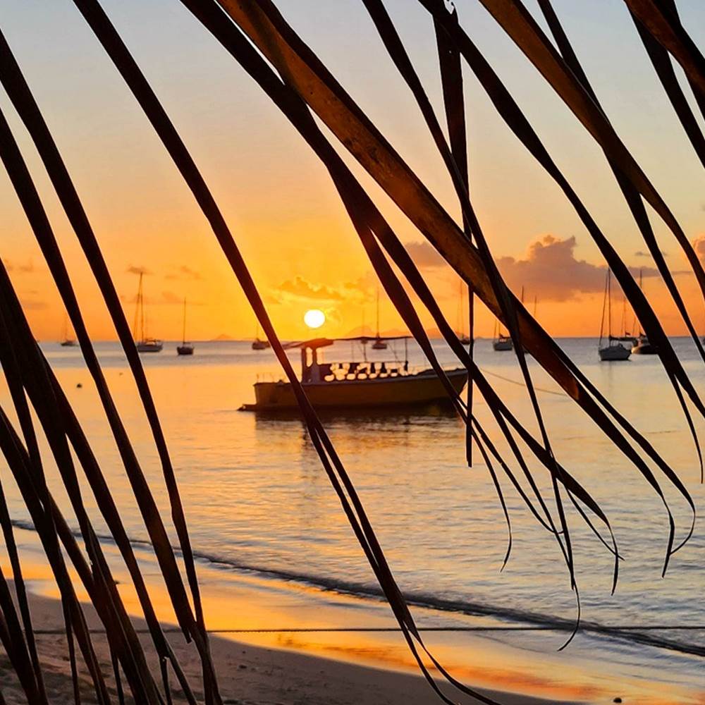 Couché de soleil sur Saint Louis Marie Galante  Janvier 2023-presta