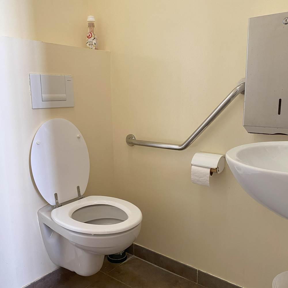 Chambre 4pers 11 Maison du Randonneur AuxR_M_la_rando toilettes