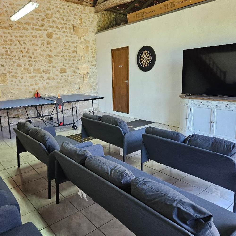 LB tv and games room-presta