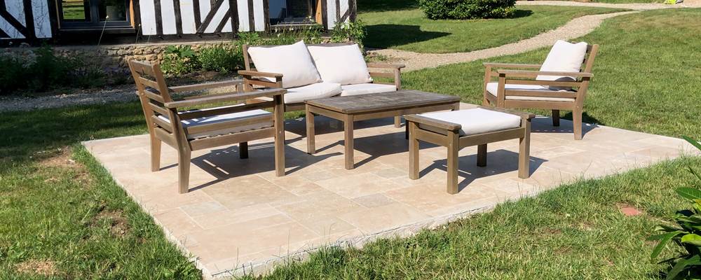 Au Sud, la terrasse pour lire, se reposer ou prendre un bain de soleil