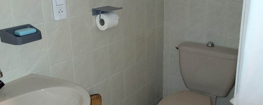 chambre 2 avec cabinet de toilette