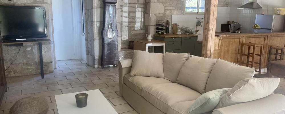 GÎTE ENJOY A LOT - Salon TV