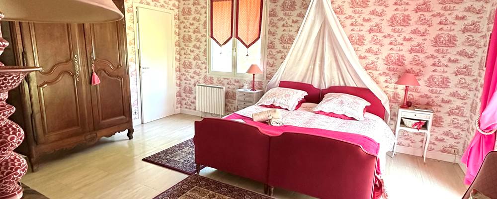la suite parentale Pivoine et sa salle de bain attenante