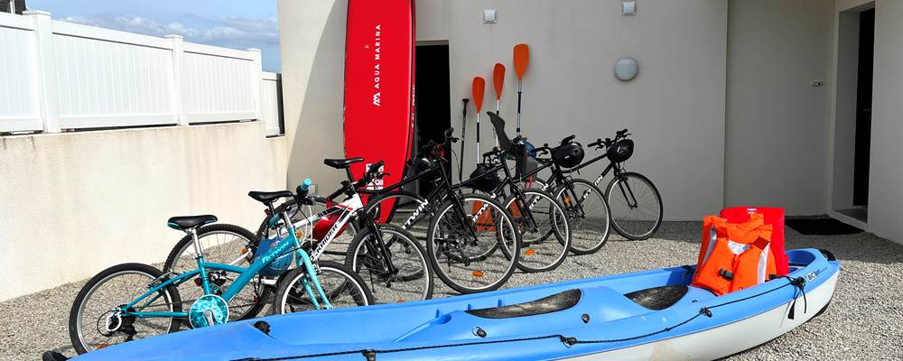 6 vélos, 1 kayak, 1 stand-up-paddle à disposition