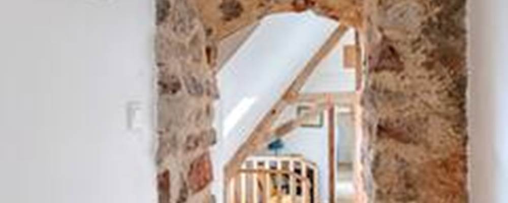Depuis une chambre et vers le palier du 1er