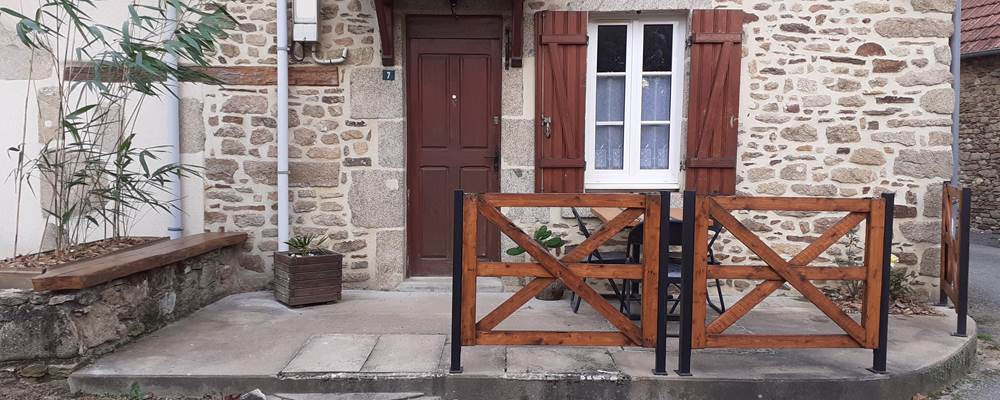 ENTREE DE LA MAISON AVEC TERRASSE ATTENANTE