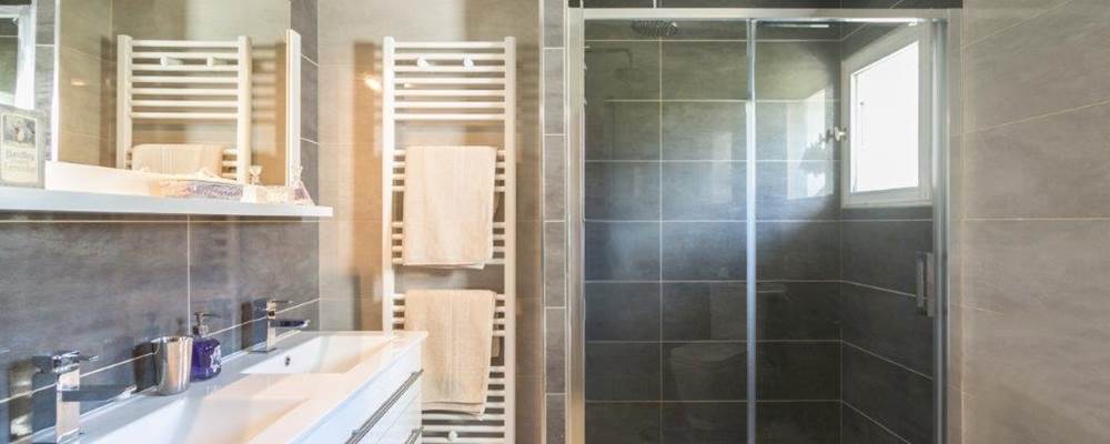 la salle de bain de la chambre Lavande