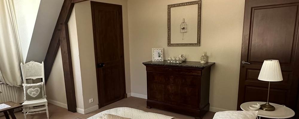 la chambre Lilas blanc avec lit bébé