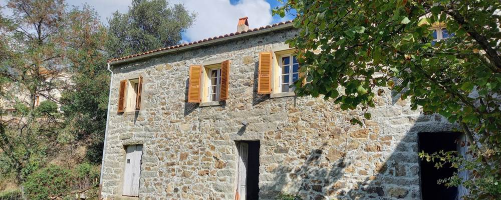 une maison corse typique