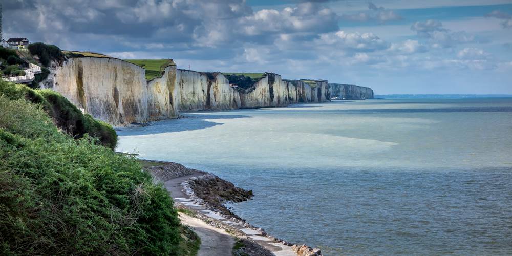 Les falaises Ault Baie de Somme Gites La Baie des Remparts France