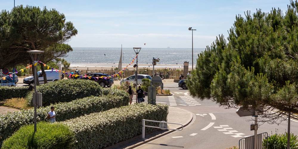 Hotel La Villa Rose Marie saint brevin océan chambre triple balcon vue mer lit double lit simple douche petit déjeuner diner restaurant terrasse sous les pins