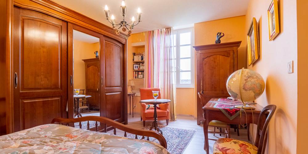 Saint Roch chambre orange.jpg