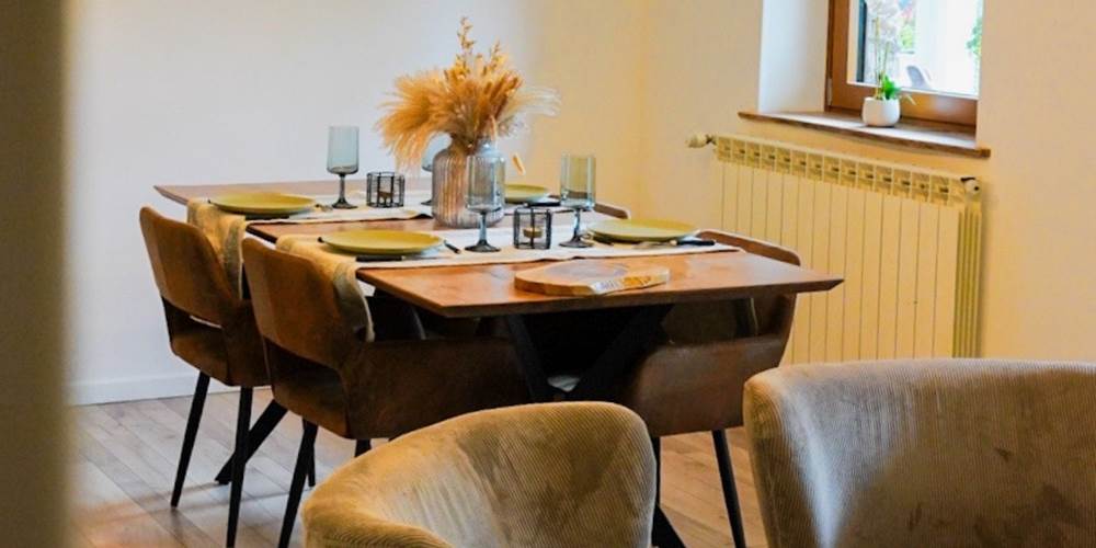 salle-a-manger-luminaire-bois-gite-ocimes-la-bresse