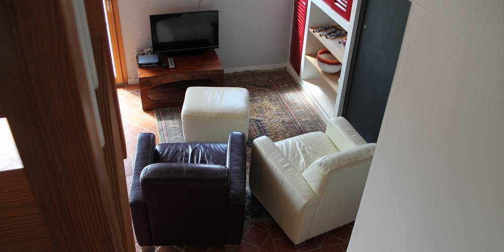 Gouelet-Ker "Ile de Sein" dispose d'une TV 80 cm dans son salon