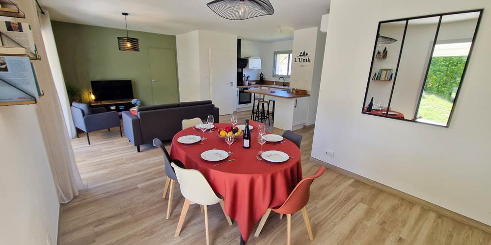 salon-convivial-gite-unik-vacances-famille-nature-creuse