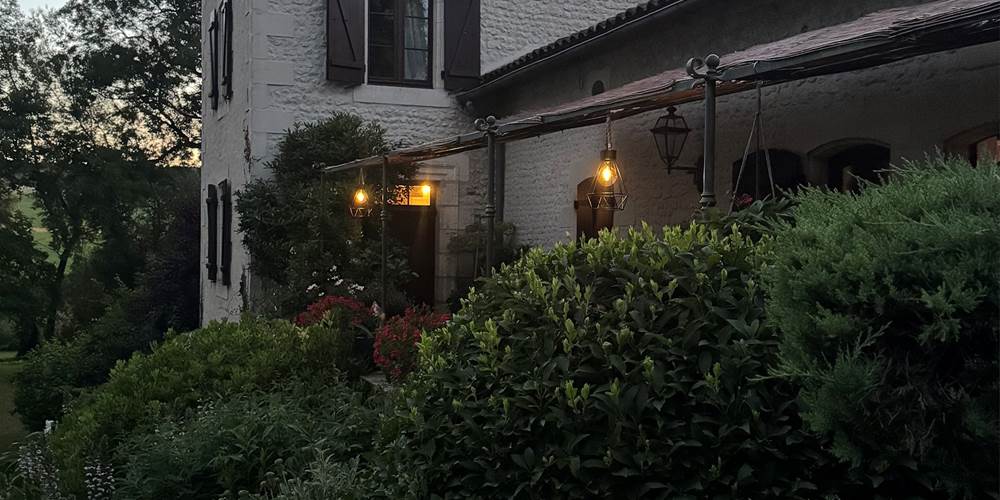le soir arrive sur la terrasse