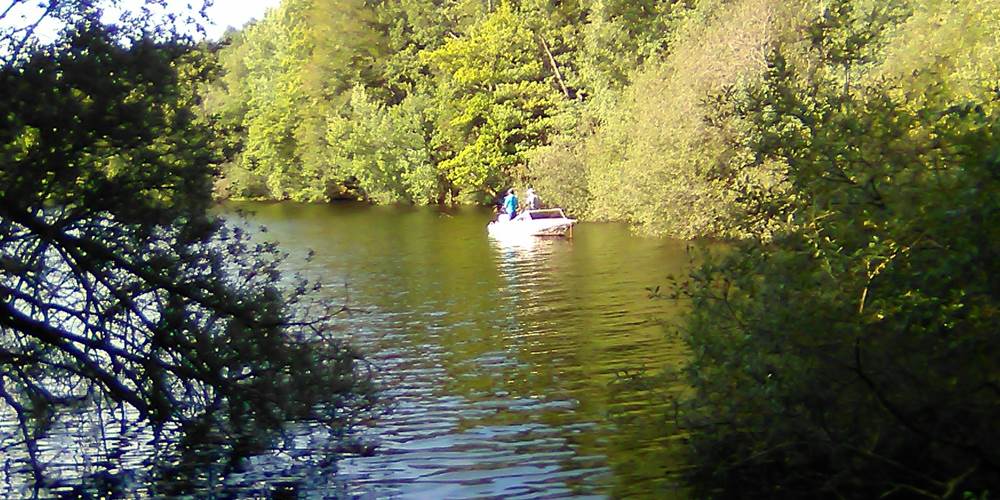Des pêcheurs sur le lac