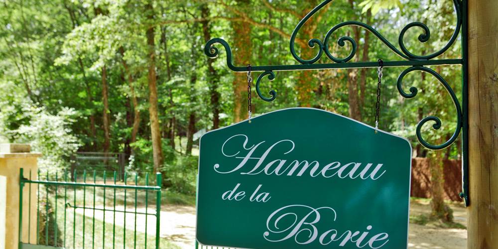 Portail d'entrée gite perigord le hameau de la borie