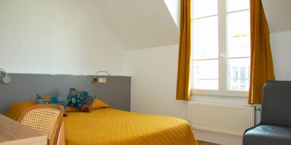 Lit-Double-Hotel-Jean-Bart-Quartier-Latin