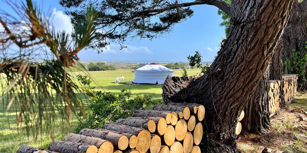 logements atypiques en pleine nature avec vue sur mer et ile de Groix