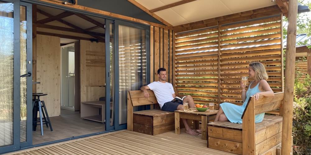 Terrasse couverte avec vue sur la forêt