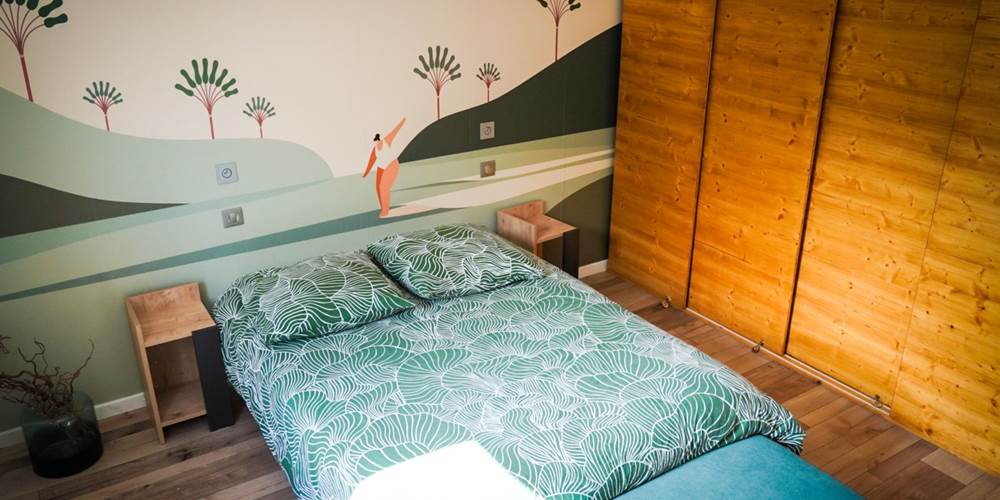 chambre-double-fresque-murale-gite-ocimes-la-bresse