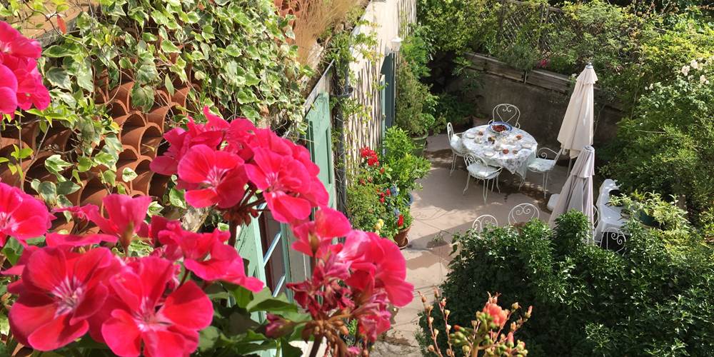 terrasse des petits-déjeuners et des dîners aux Asphodèles