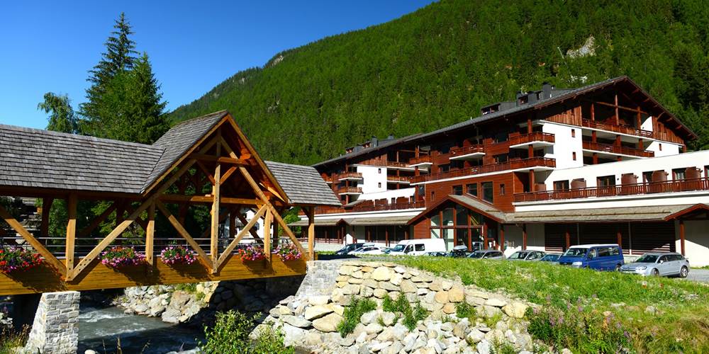 La résidence, proche d'une rivière