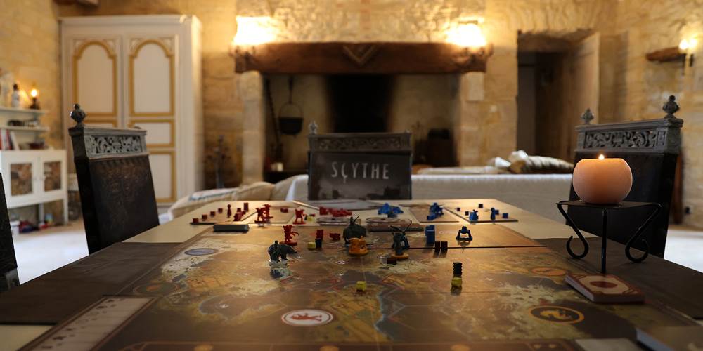 Ludothèque et soirées jeux au Château de Saint-Chamarand : des centaines de références pour tous les niveaux, du jeu d'ambiance au jeu de stratégie expert.