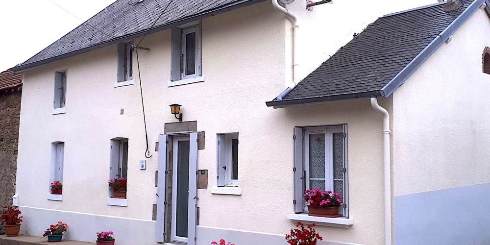 Façade du gîte de Brezenty Fleurat