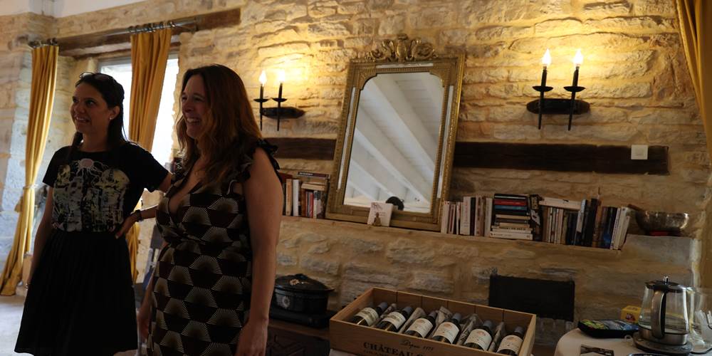 Dégustation de vins locaux au Château de Saint-Chamarand : découvrez les pépites du vignoble du Lot lors de nos moments de partage en terrasse ou au salon.