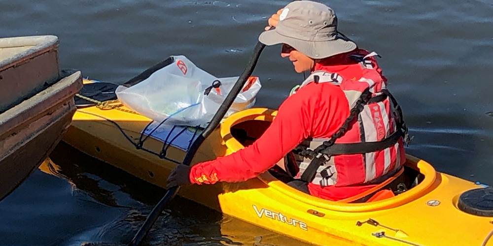 Sophie éducatrice environnement en kayak