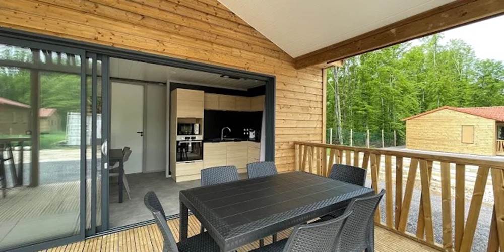 terrasse couverte privée de l'hebergement