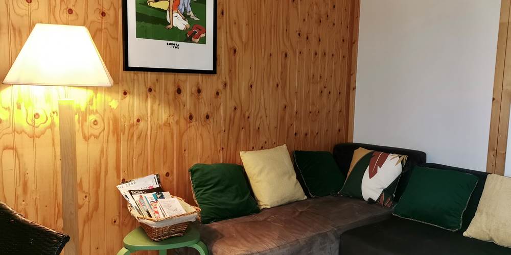 Salon avec vue sur le jardin