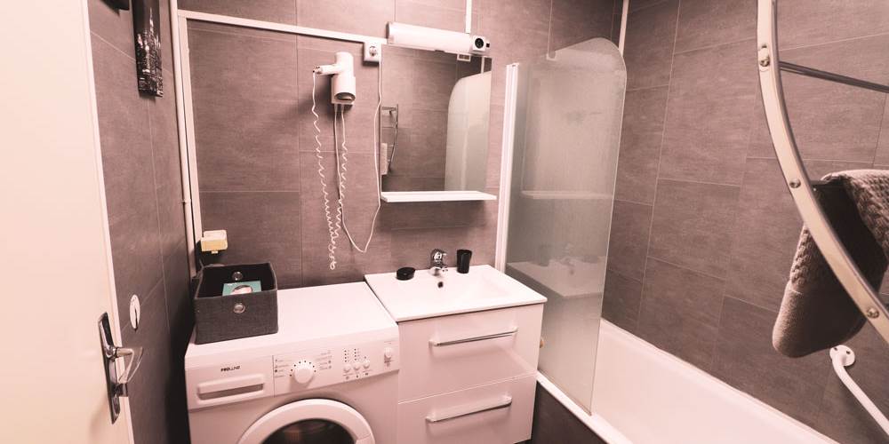 Hébergements-Ladeuille-Amélie-salle-de-bain