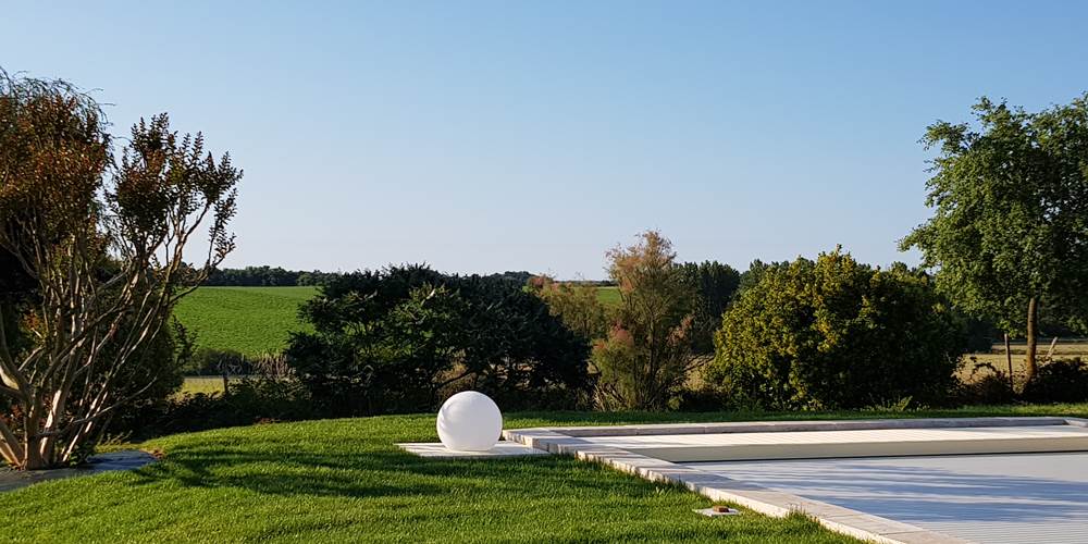 Champ des Mûriers - Vue sur la campagne au petit matin - Photo - DR