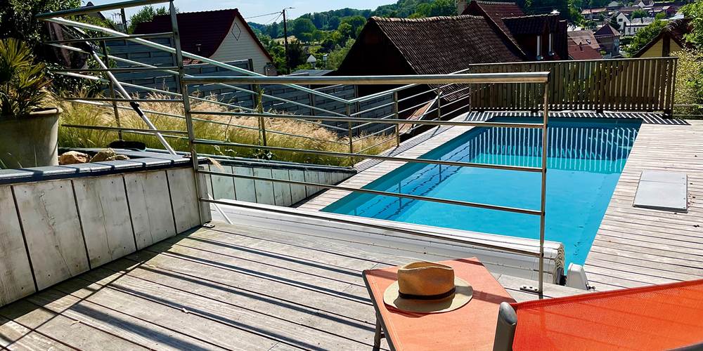 petite terrasse haute et la piscine