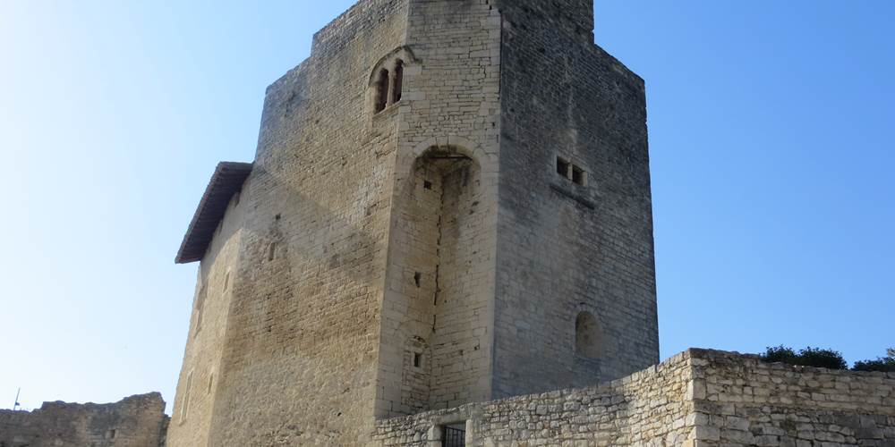 Le château, créé au XIIème par les chevaliers de l'ordre de St Jean de Jérusalem