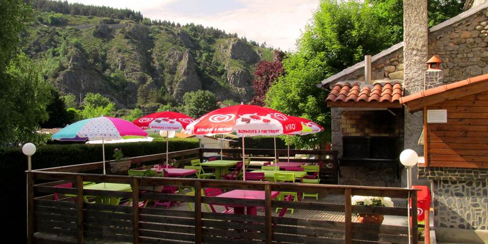 La terrasse côté camping