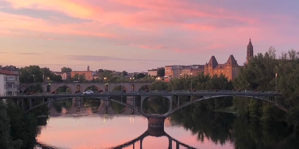 Panorama sur la ville de Montauban vue depuis le Tarn