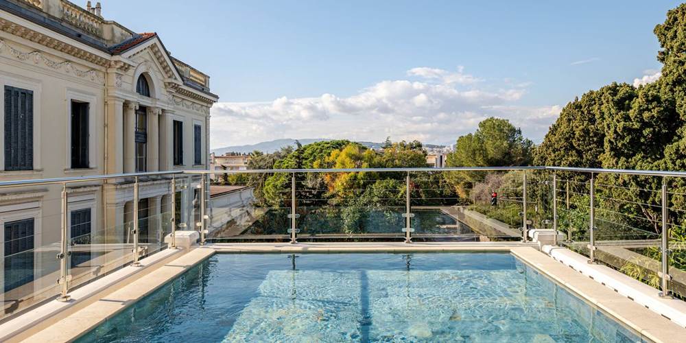 Piscine avec vue mer