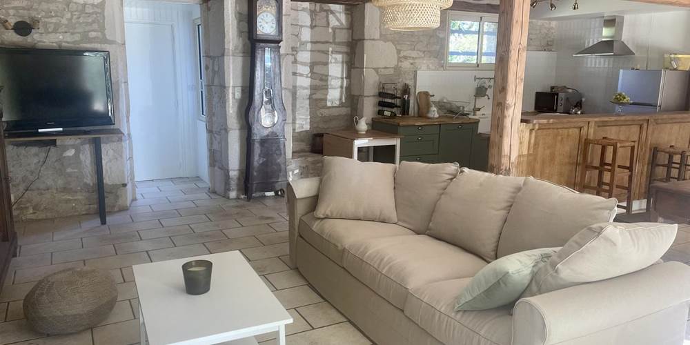 GÎTE ENJOY A LOT - Salon TV