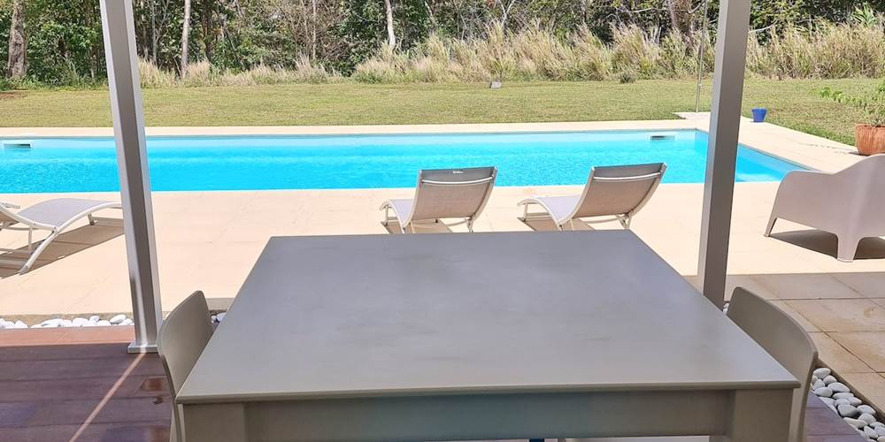 Vue piscine pergola