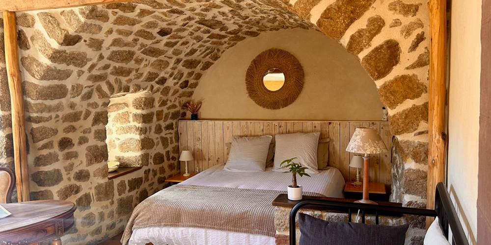 la calade chambres d'hotes et espace bien être ardèche chambre ocre