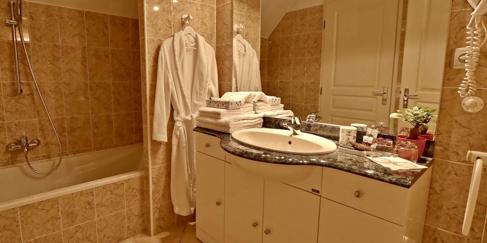 Salle de bain Chambre triple Confort Le Pas de' Âne Saint Ondras