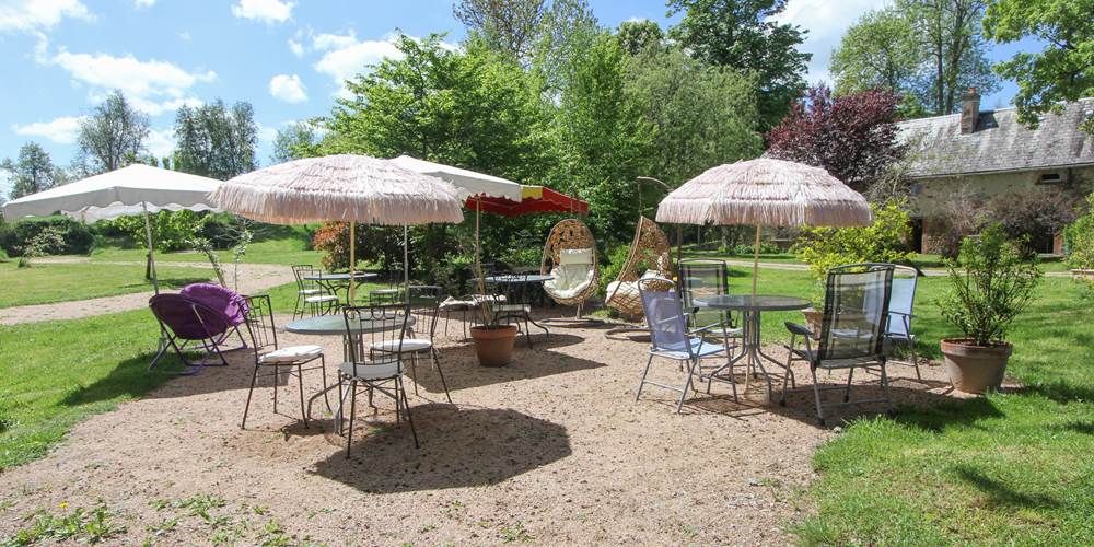 La terrasse devant l'auberge