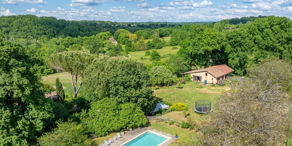 Domaine INYAQAB Cause de Clérans gîte et cabanes perchées crédit photo logadrone