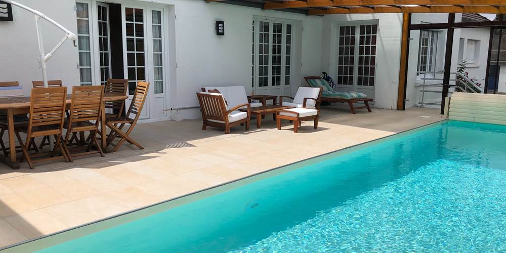 Grande Terrasse et piscine privative couverte et chauffée