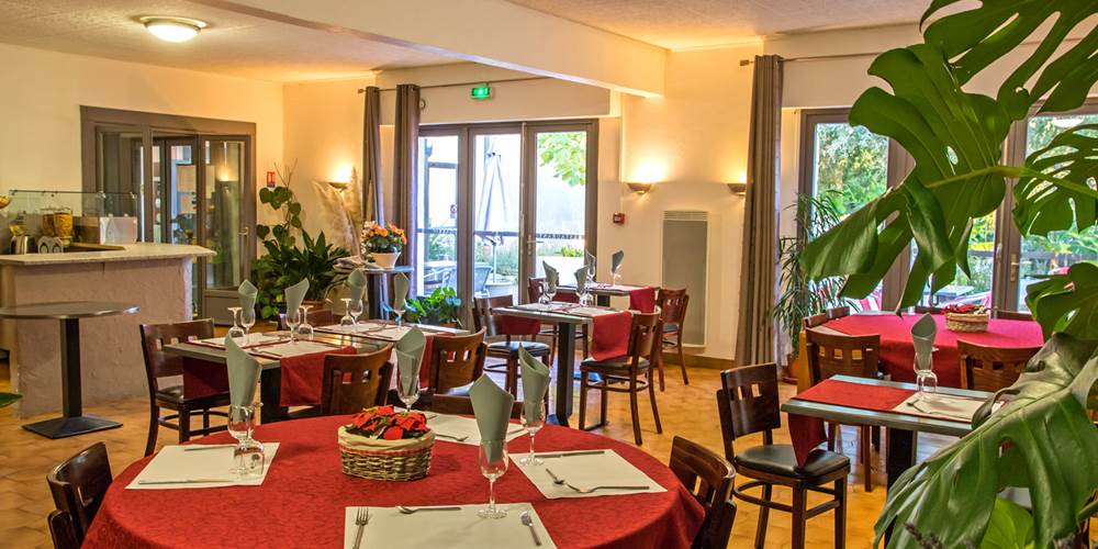 Salle restaurant, Hôtel Persedes, Hôtel Ardèche, Aubenas, Vallon Pont d'Arc